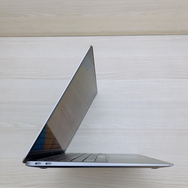 MacBook Air 2020 Space  i3 1.1ghz 8/128
